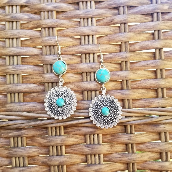 Jewelry - Faux turquoise earrings
